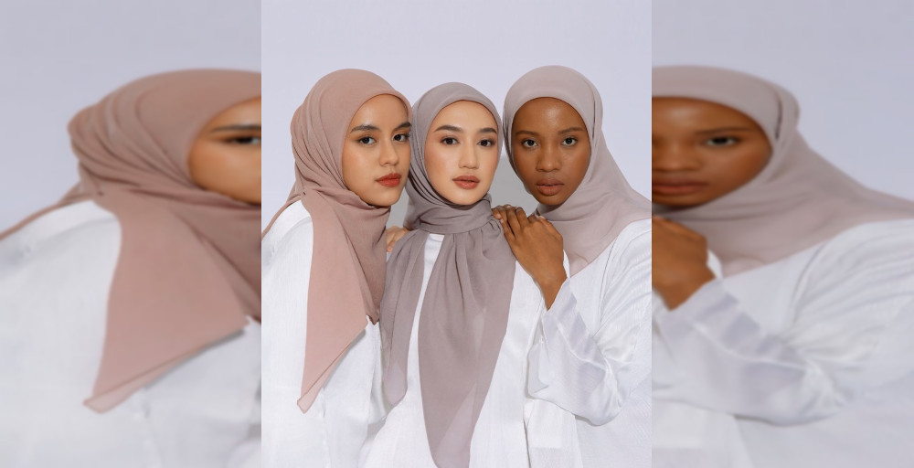 Cara Memakai Hijab Segi Empat yang Simple dan Modis