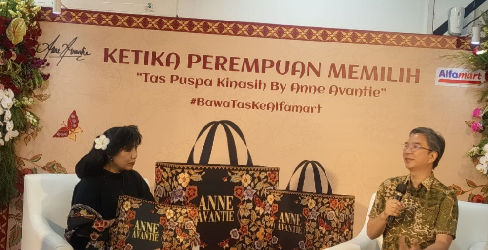 Alfamart Luncurkan Totebag Puspa Kinasih dengan Anne Avantie