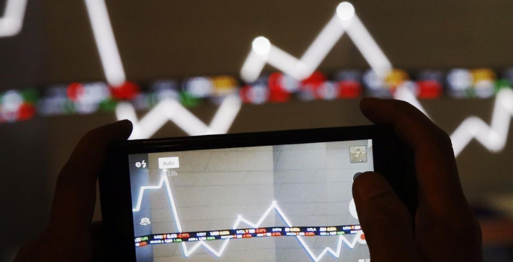 IHSG Tutup di 6.969, Turun 204 Poin, Saham Konglomerat Tertekan