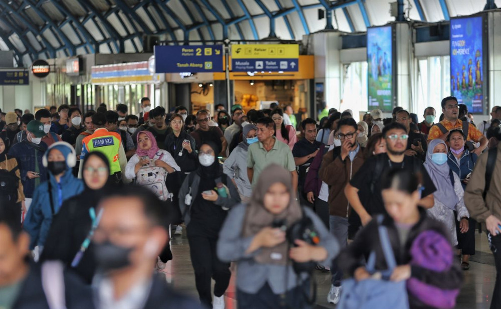 Beban Utang Naik, Pinjol dan PayLater Jadi Kekhawatiran Rumah Tangga