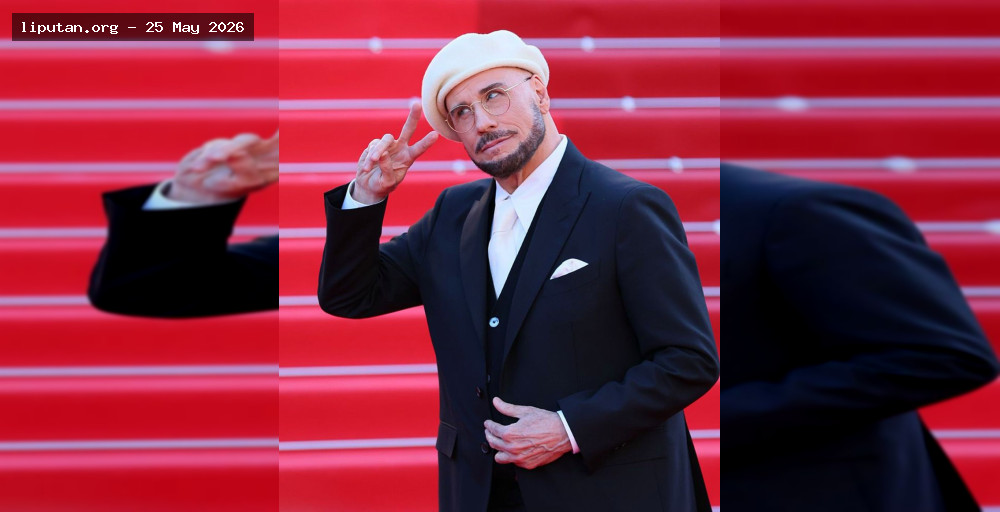 Gaya John Travolta di Cannes Jadi Sorotan Publik